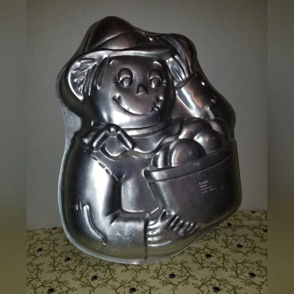 Vintage 1998 Wilton Scarecrow Cake Pan model 2105-2001